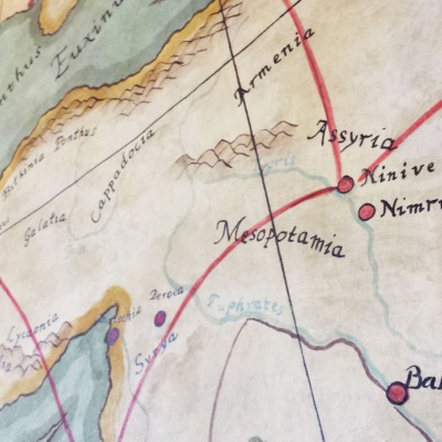 La produzione del vetro si diffonde da Roma in tutte le province dell’Impero Romano dove gode della stessa importanza della ceramica.