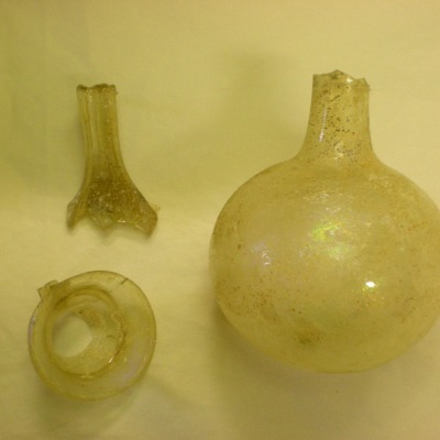 I vetri della collezione Banfi hanno subito interventi di restauro conservativo presso la Soprintendenza Archeologia della Toscana.