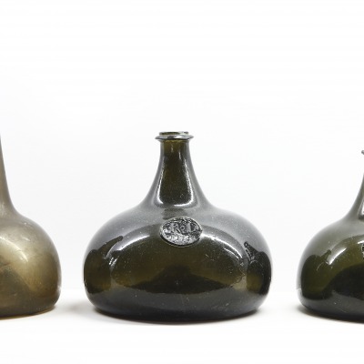 Bottiglie storiche inglesi del 1700.