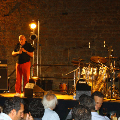 Giampiero Rubei presenta il concerto di MIKE MAINIERI & STEPS AHEAD